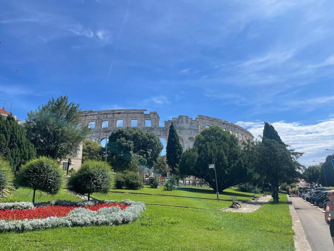 Apartman Diana,Free Parking Pula Exteriör bild