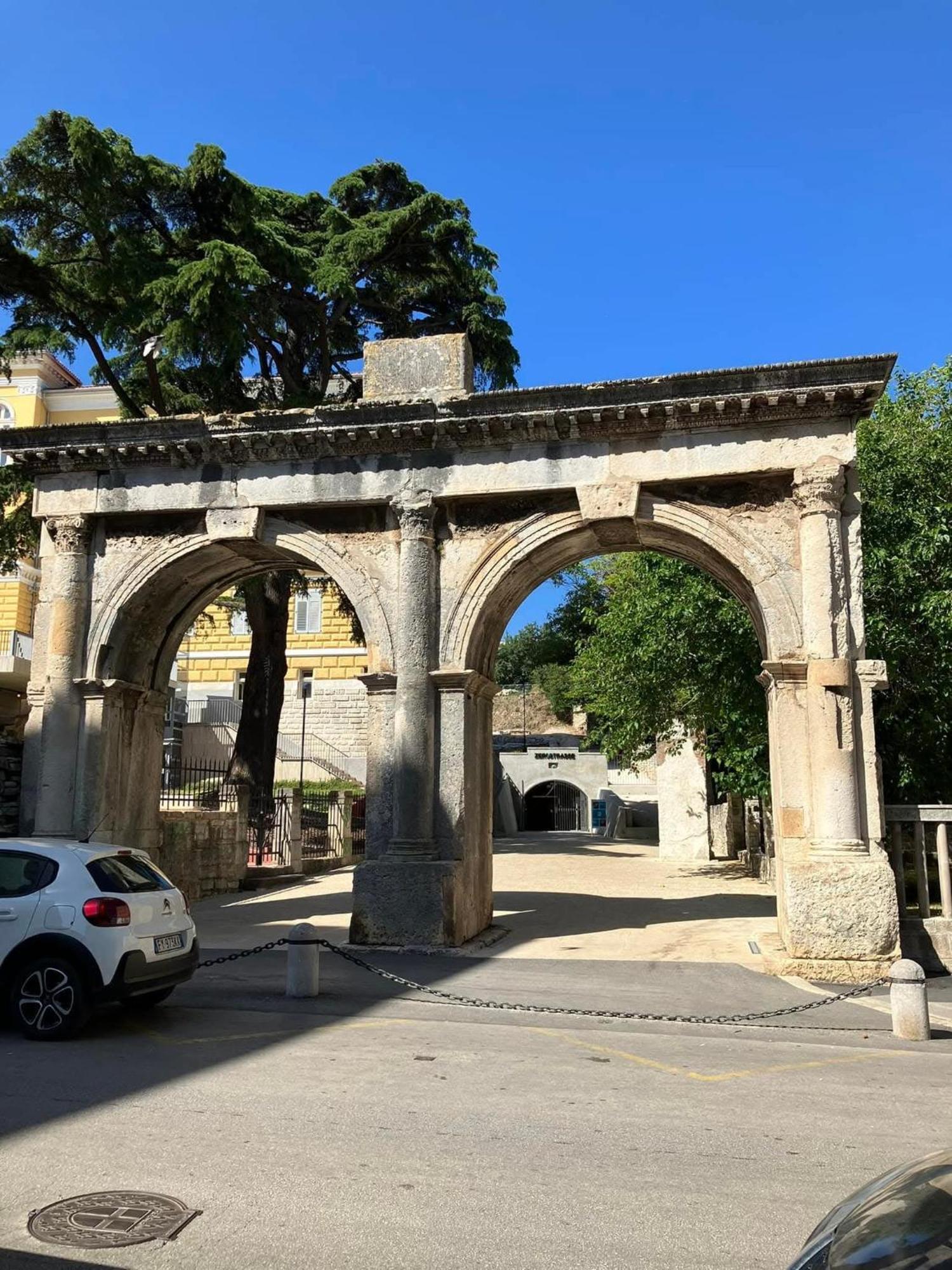 Apartman Diana,Free Parking Pula Exteriör bild